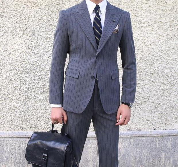 西服定做的過(guò)程涉及到多個(gè)重要的環(huán)節(jié)和步驟,